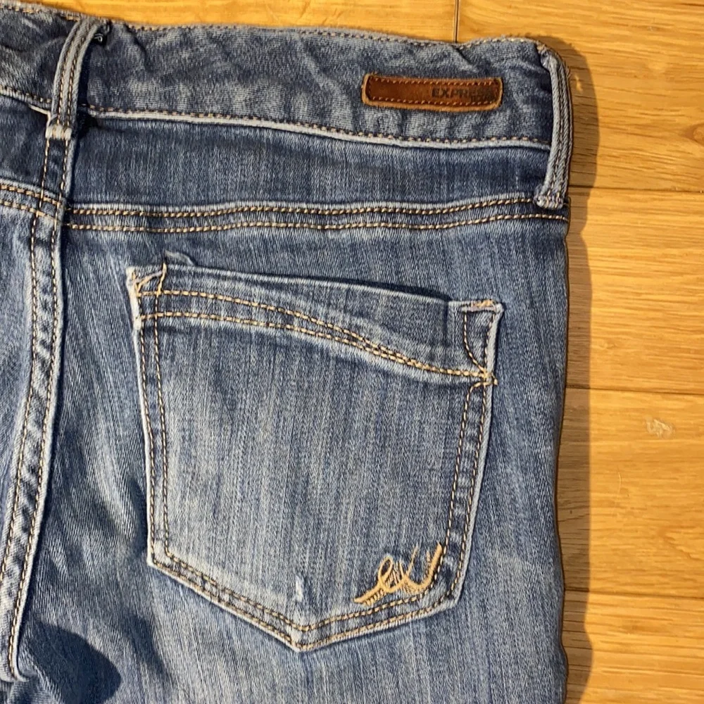 Express Skinny Stella Low Rise distressed jeans in medium wash size 6S - Picture 8 of 15
